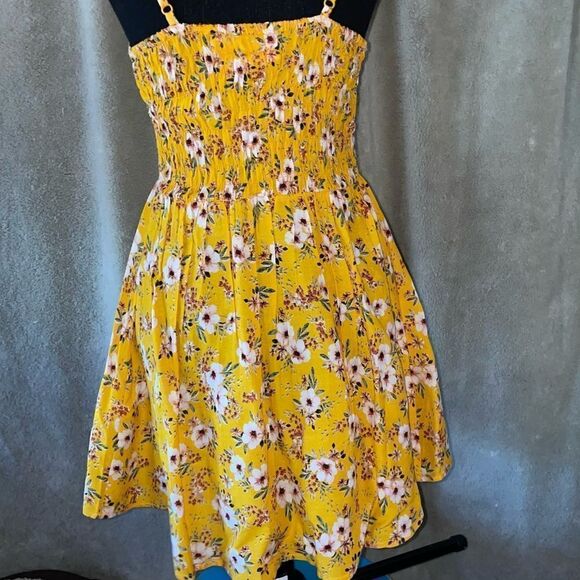 🆕 JOLIE and Joy yellow floral print sundress with padded cups sz M - Picture 15 of 15